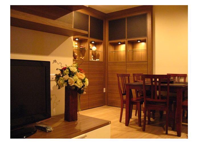 (ไลฟ์ แอท สาทร 10) โต๊ะกินข้าว.jpg