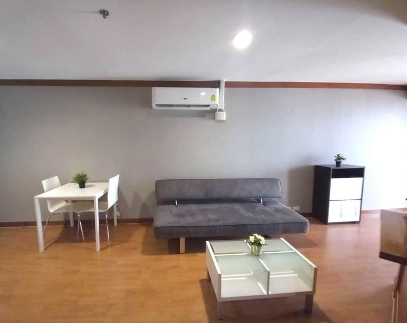 (เดอะ วอเตอร์ฟอร์ด ไดมอน) โต๊ะกินข้าว+ห้องนั่งเล่น.jpg