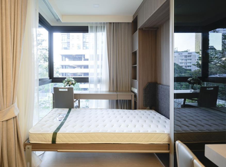 Urbitia Thong Lo เตียง.jpg