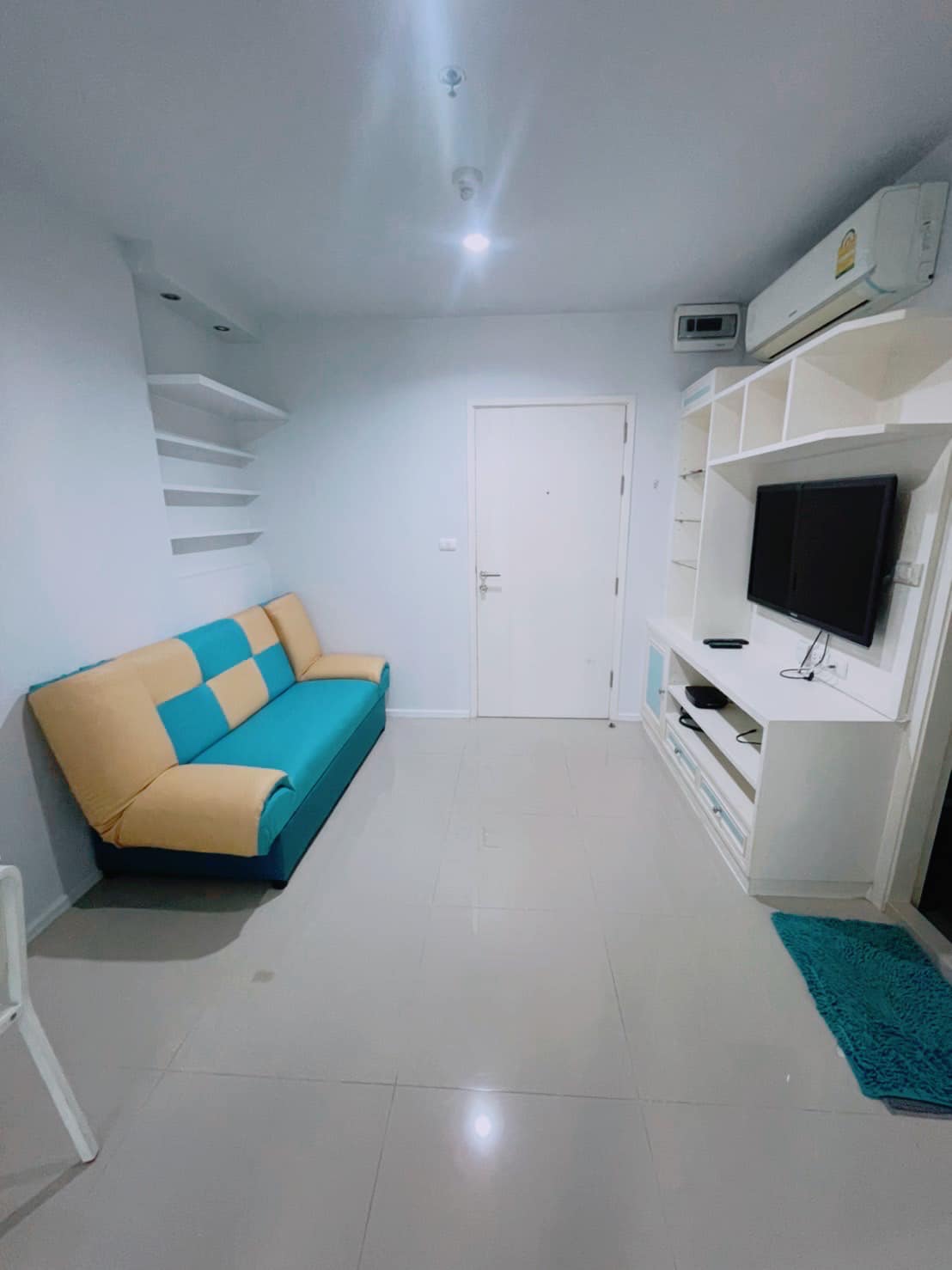 (แอสไพร์ พระราม 9) ห้องนั่งเล่น.jpg