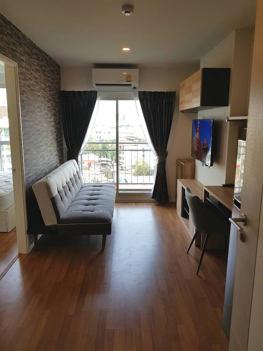 The Selected Kaset-Ngamwongwan by L.P.N. โซฟา.jpg