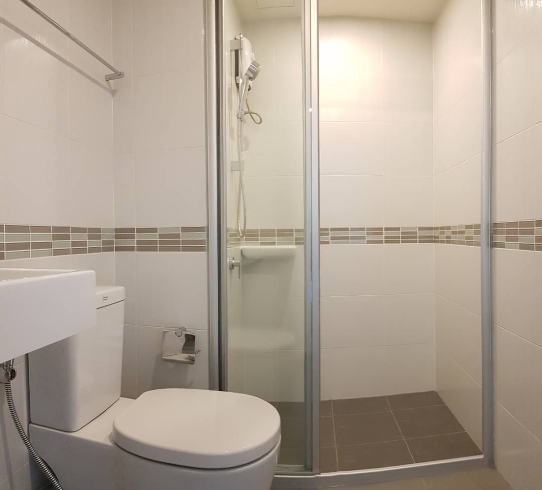 The Selected Kaset-Ngamwongwan by L.P.N. ห้องน้ำ.jpg