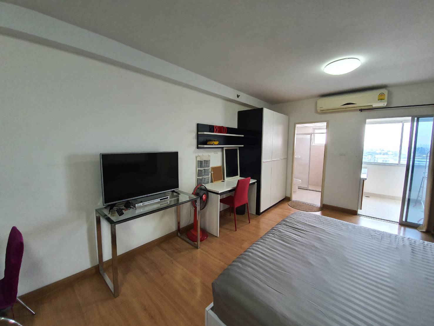 Supalai Park Kaset ทีวี ตู้เสื้อผ้า.jpg