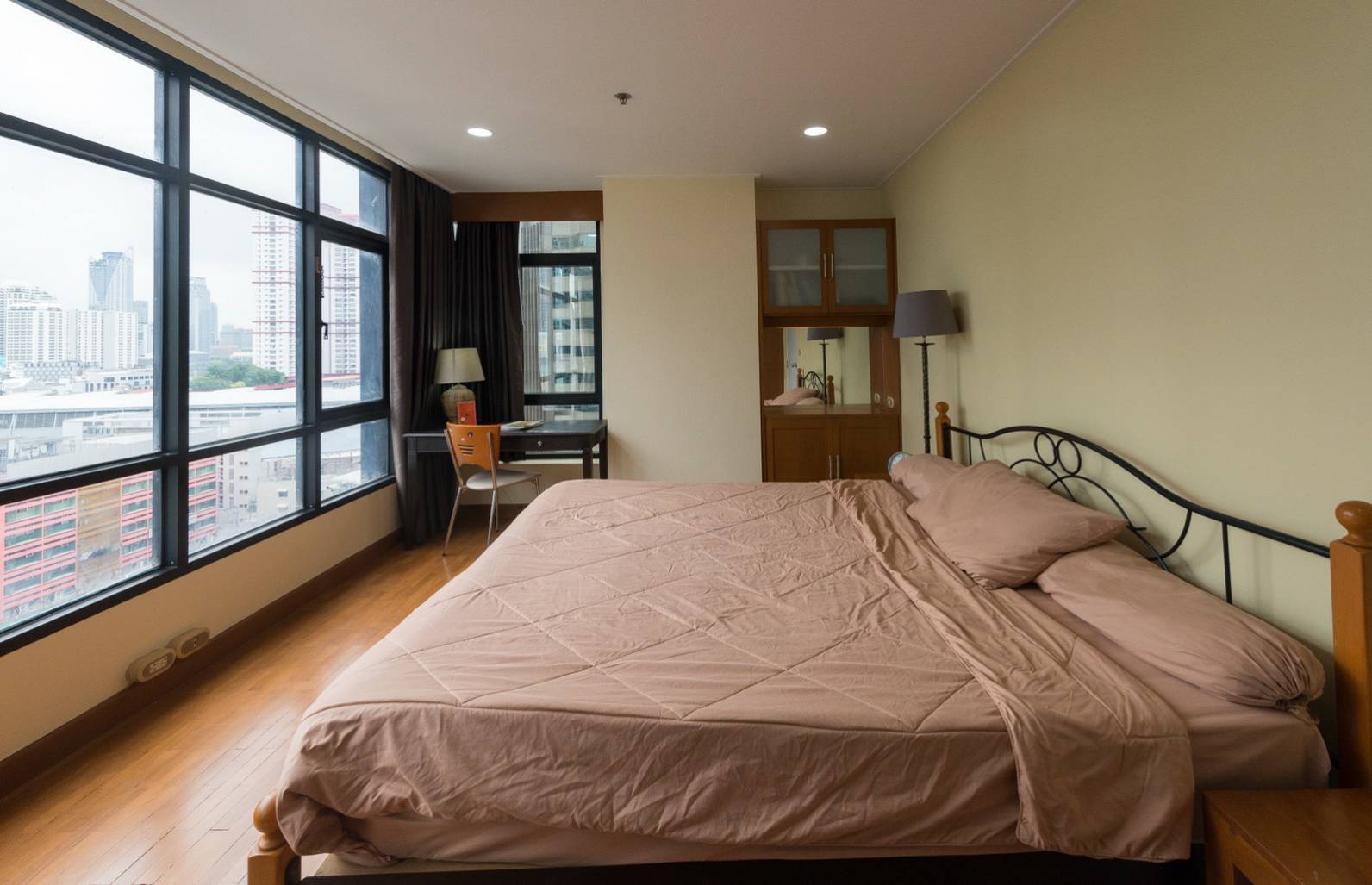 (พญาไทเพลส) เตียงนอน.jpg