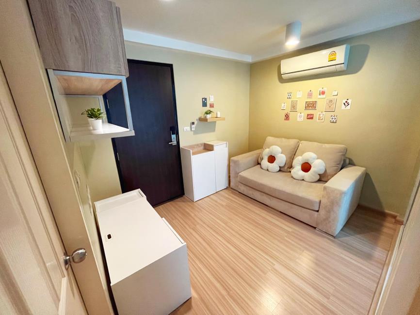 (ชาโตว์ อินทาวน์ รัชดา 19) ห้องนั่งเล่น.jpg