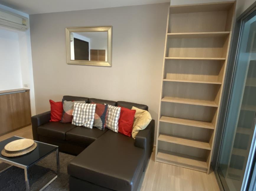 Rhythm Sukhumvit  โซฟา.jpg