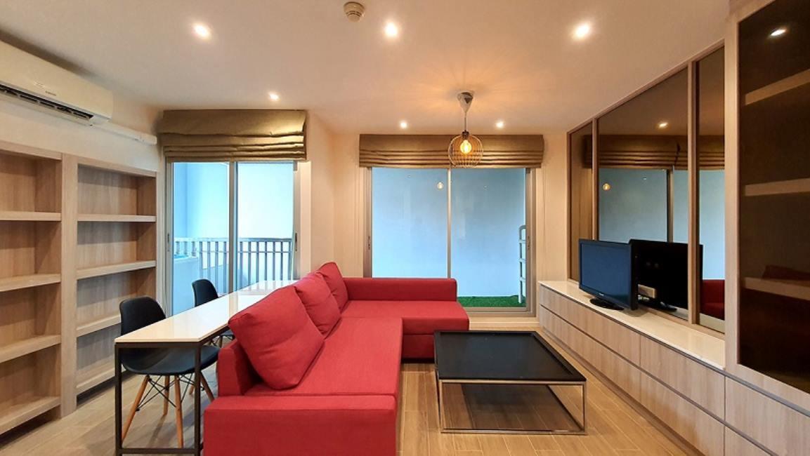 The Niche Sukhumvit 49 โซฟา ทีวี.jpg