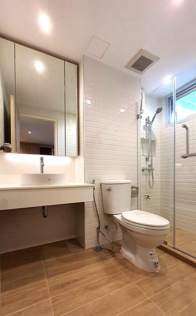 The Niche Sukhumvit 49 ห้องน้ำ.jpg