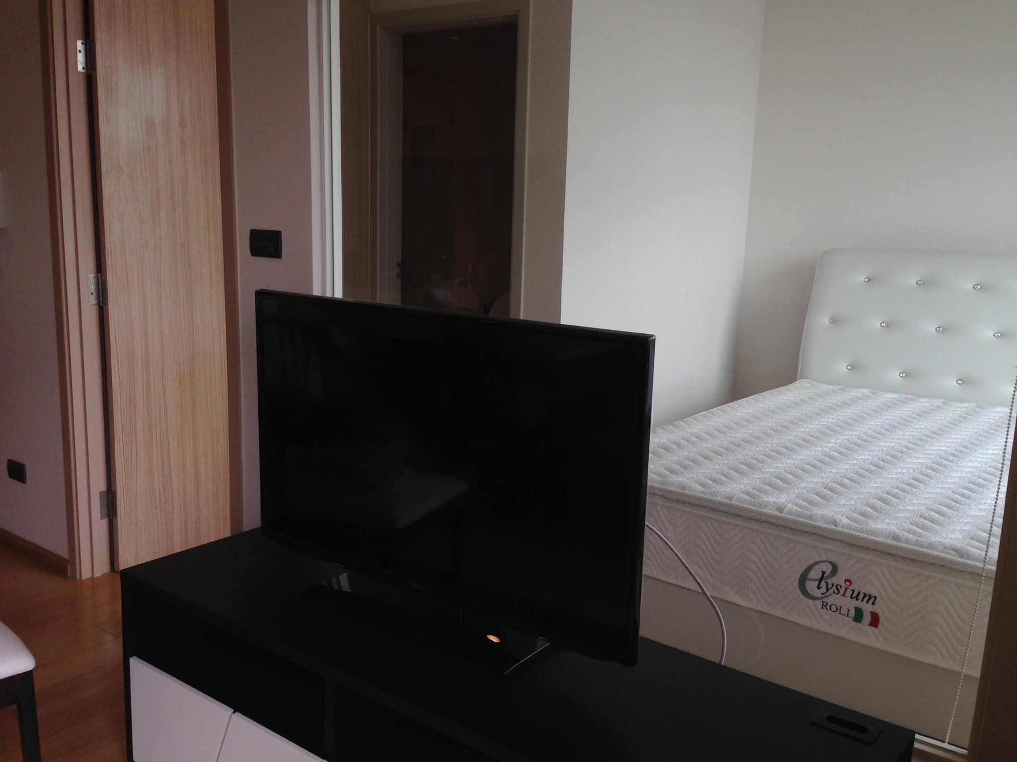 (ฟิวส์ สาทร-ตากสิน) ที่นอน.jpg