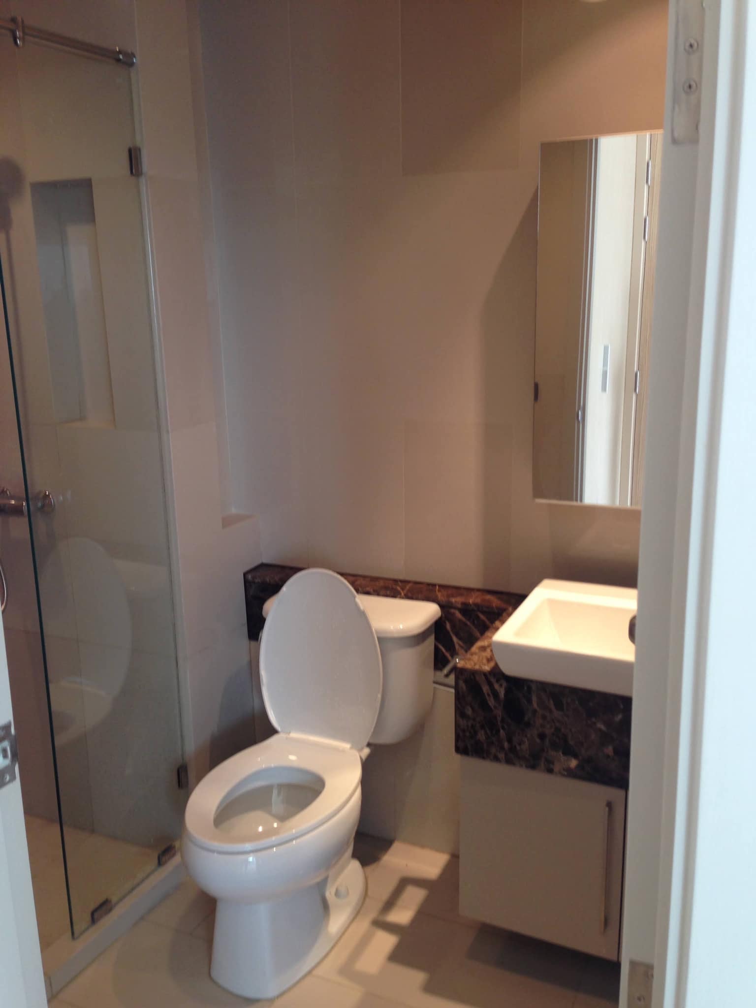 (ฟิวส์ สาทร-ตากสิน) ห้องน้ำ.jpg