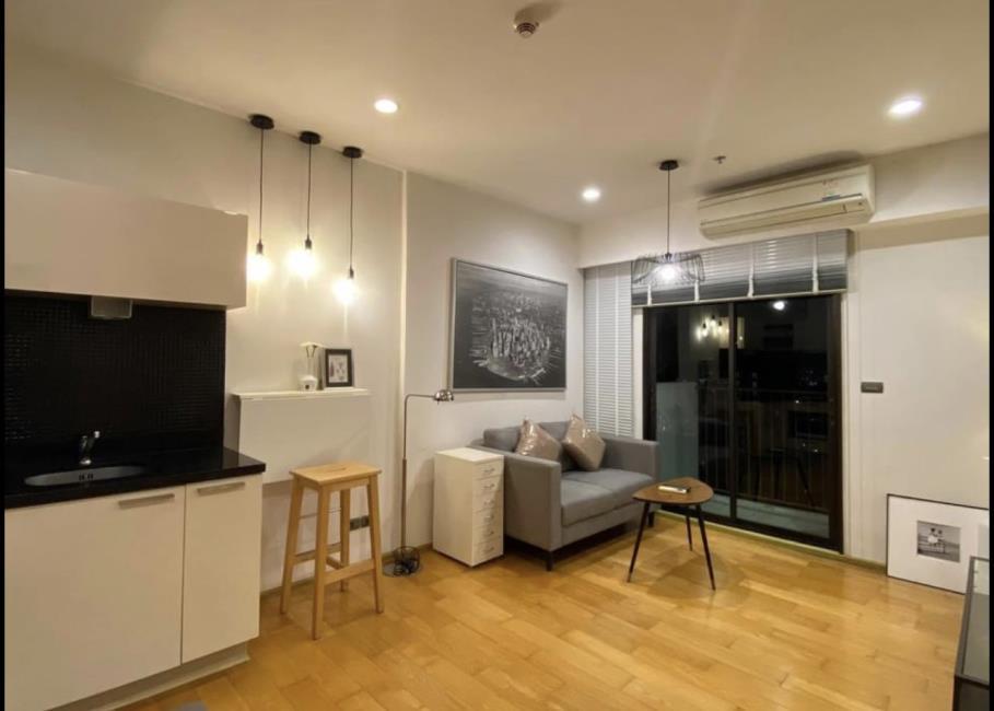 (ฟิวส์ สาทร-ตากสิน) ห้องนั่งเล่น (2).jpg