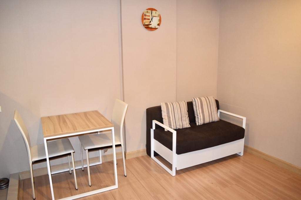 The Niche ID Ladprao - Wang Hin โต๊ะอาหาร โซฟา.jpg