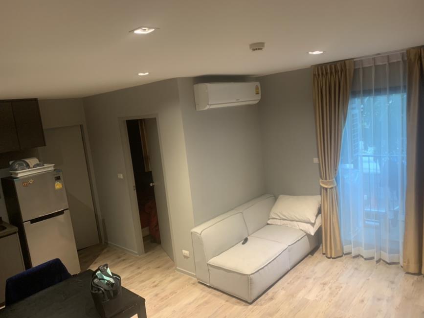 Aspen Condo Lasalle โซฟา.jpg