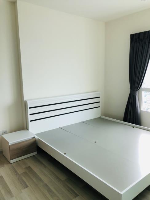 The Key Sathorn-Charoenraj เตียงนอน.jpg