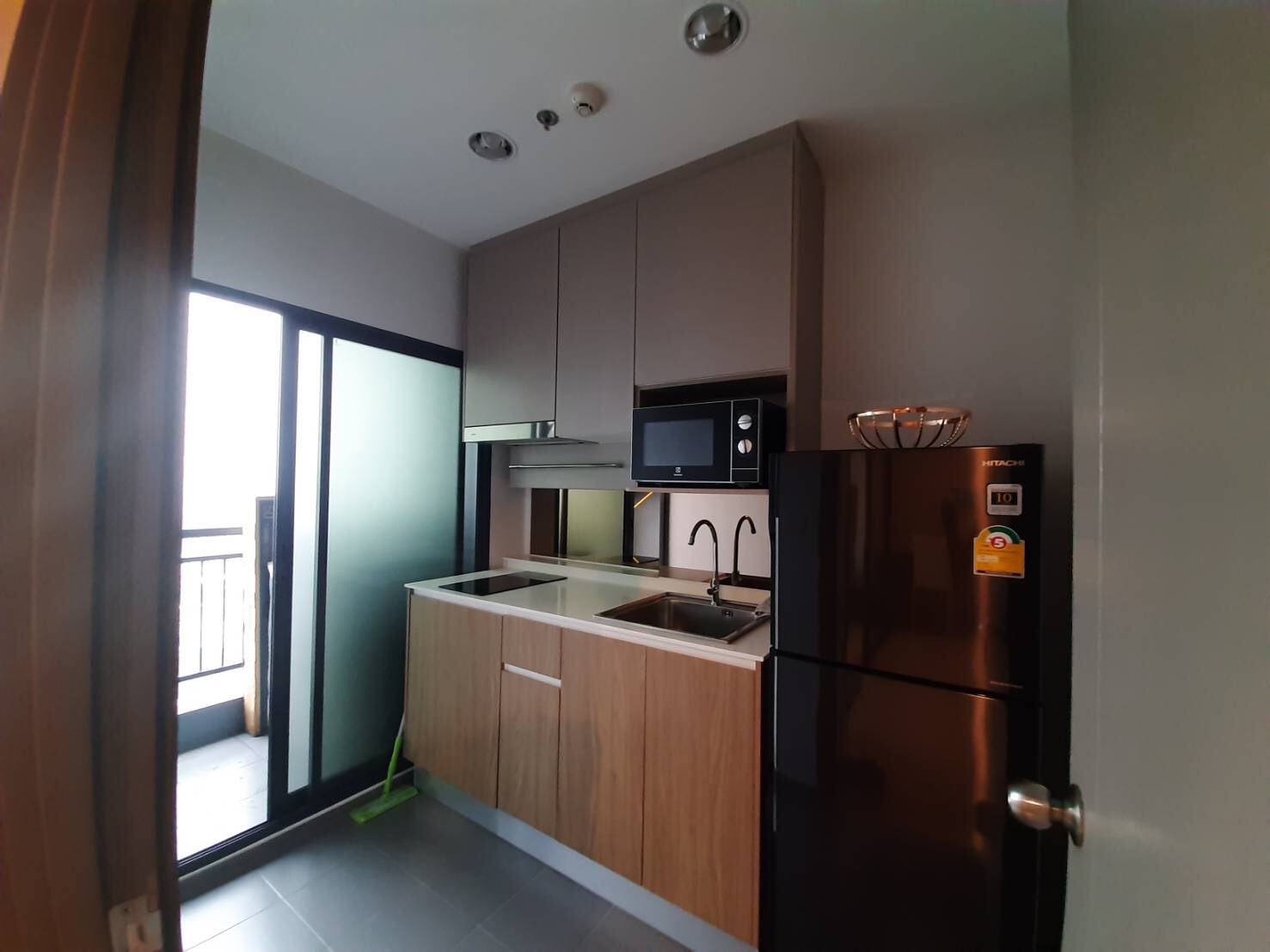 Ideo Thaphra Interchange ครัว.jpg