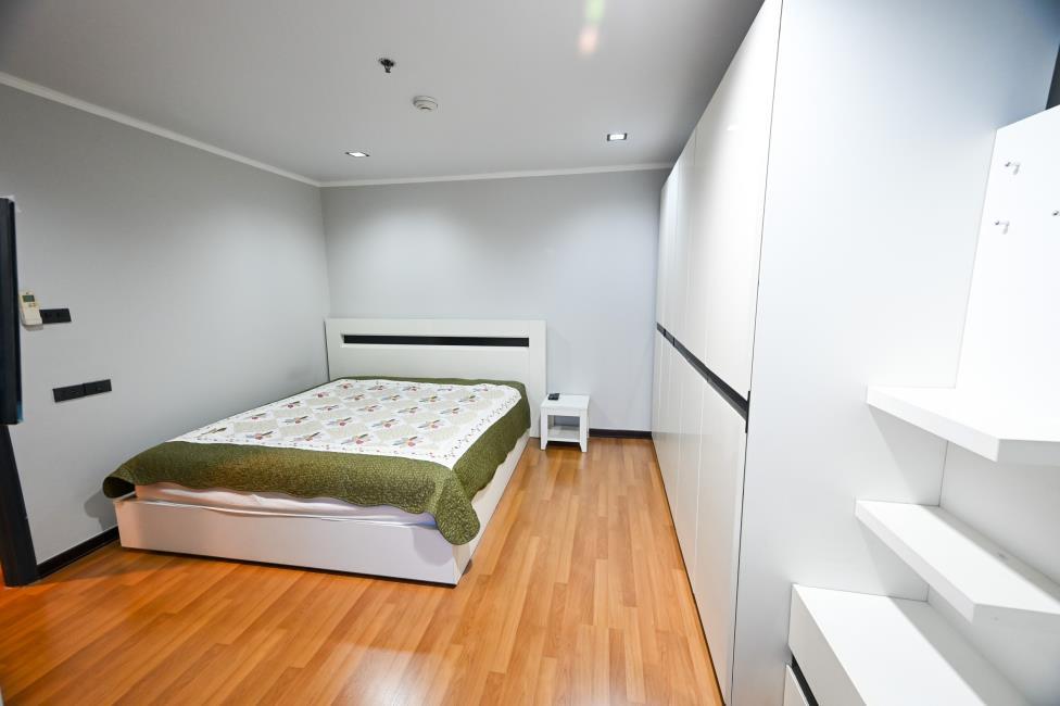 Lumpini Place Ratchada-Thapra เตียงนอน.jpg