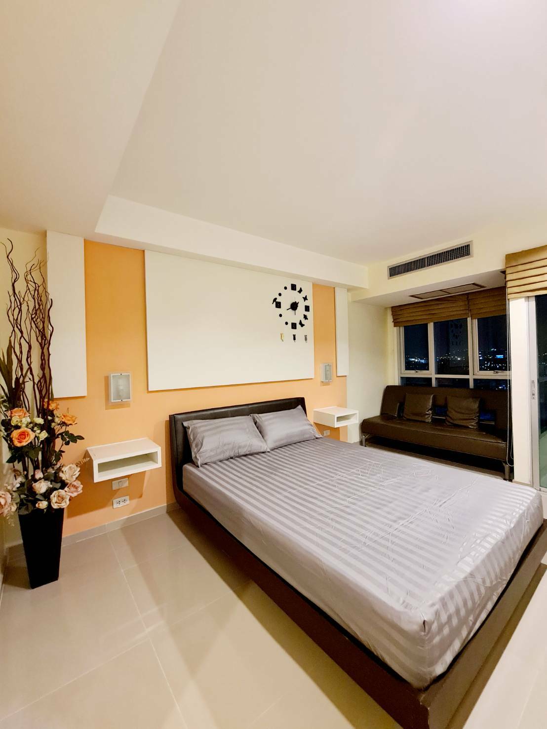 Inspire Place ABAC-Rama IX  เตียงนอน.jpg