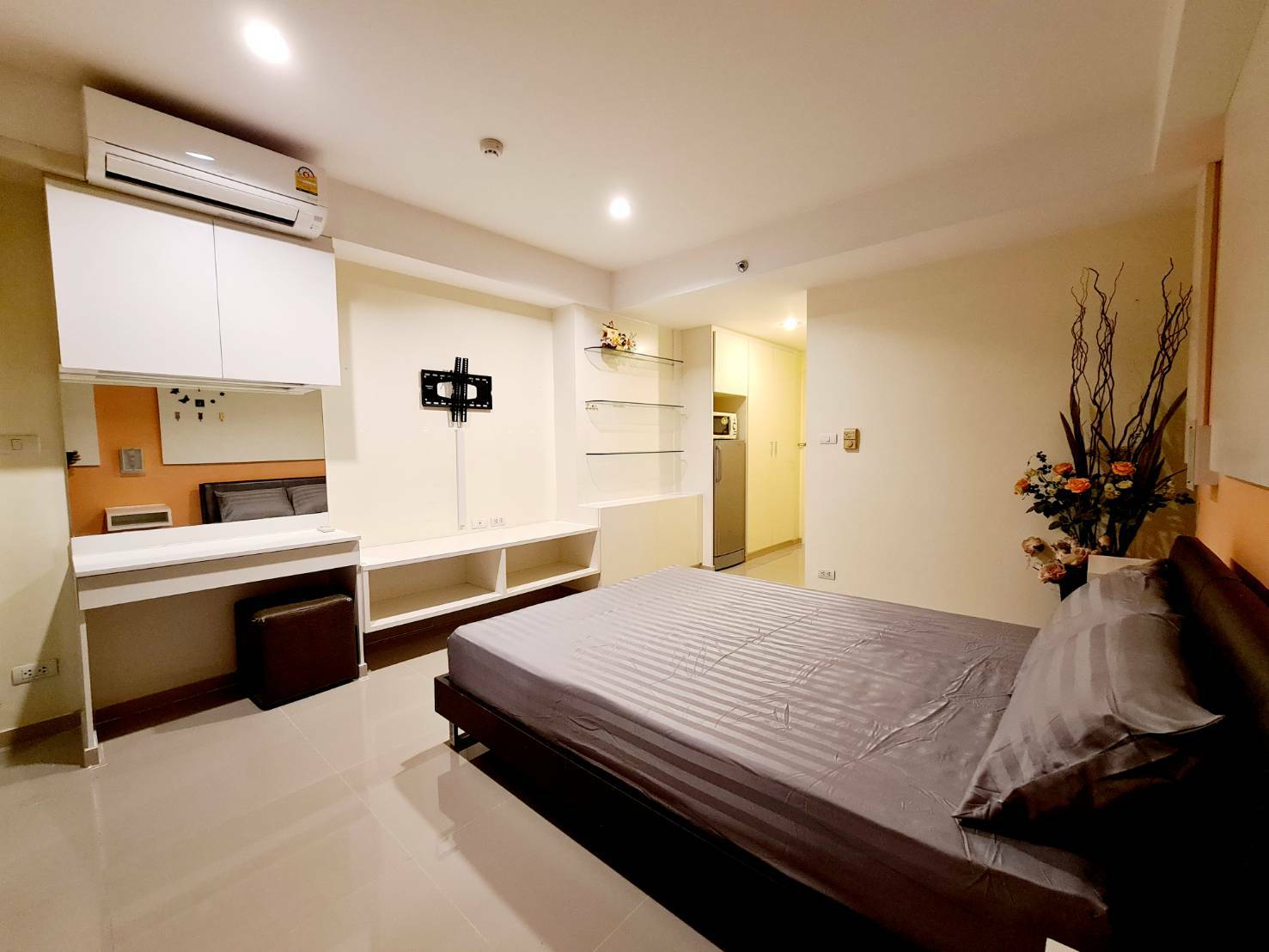 Inspire Place ABAC-Rama IX  โต๊ะเครื่องแป้ง.jpg