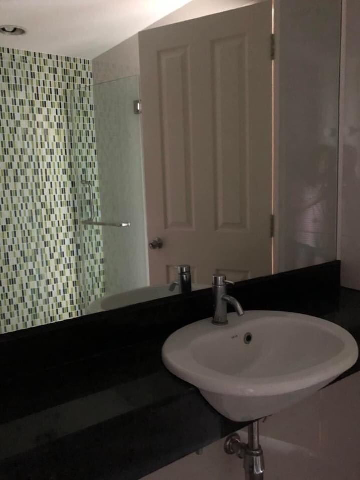 Chateau In Town Phahonyothin 32 อ่างล้างหน้า.jpg