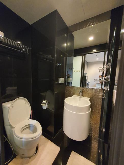 ริทึ่ม สุขุมวิท 36-38 ห้องน้ำ.jpg