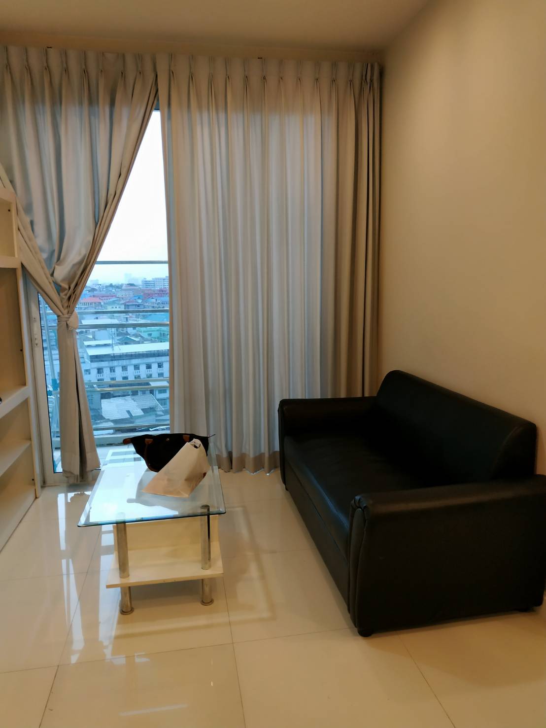 The Bloom Sukhumvit 71 โซฟา ผ้าม่าน.jpg