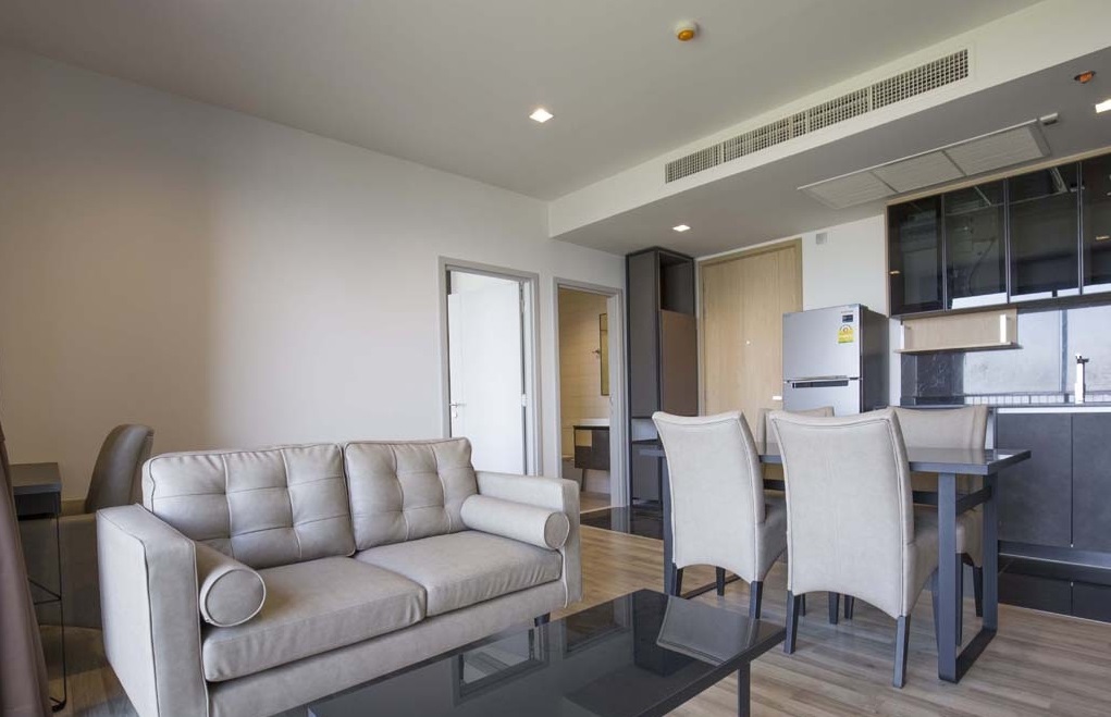 THE LINE Jatujak-Mochit โซฟา.jpg