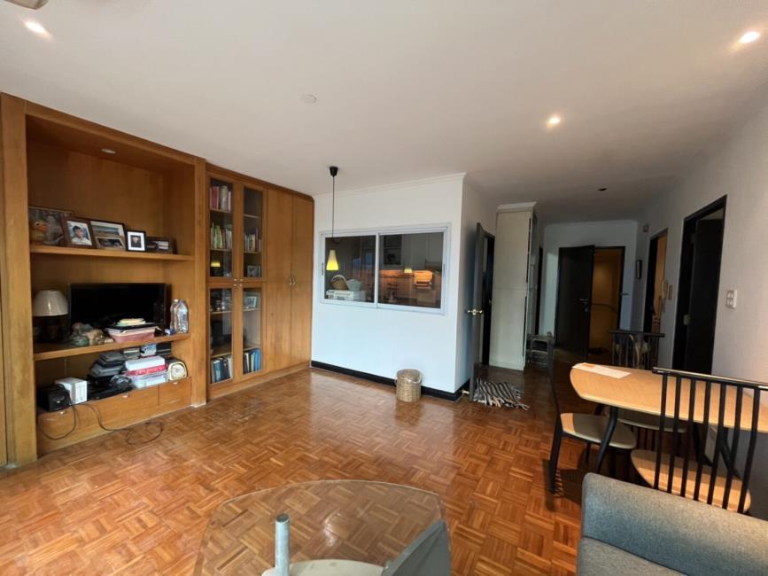 (สาธร การ์เด้นส์) ทีวี.jpg