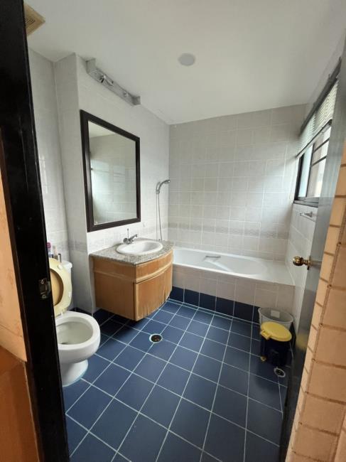 (สาธร การ์เด้นส์) ห้องน้ำ (2).jpg