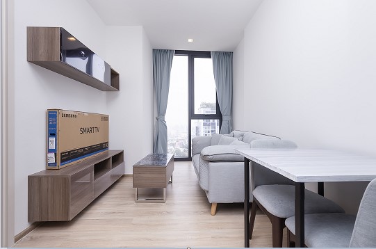 THE LINE Phahol-Pradipat ภายในห้อง.JPG