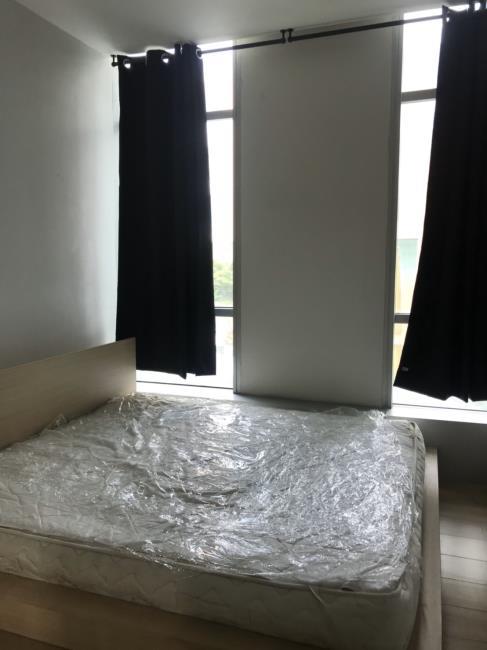 Baan Sathorn Chaopraya เตียงนอน.jpg