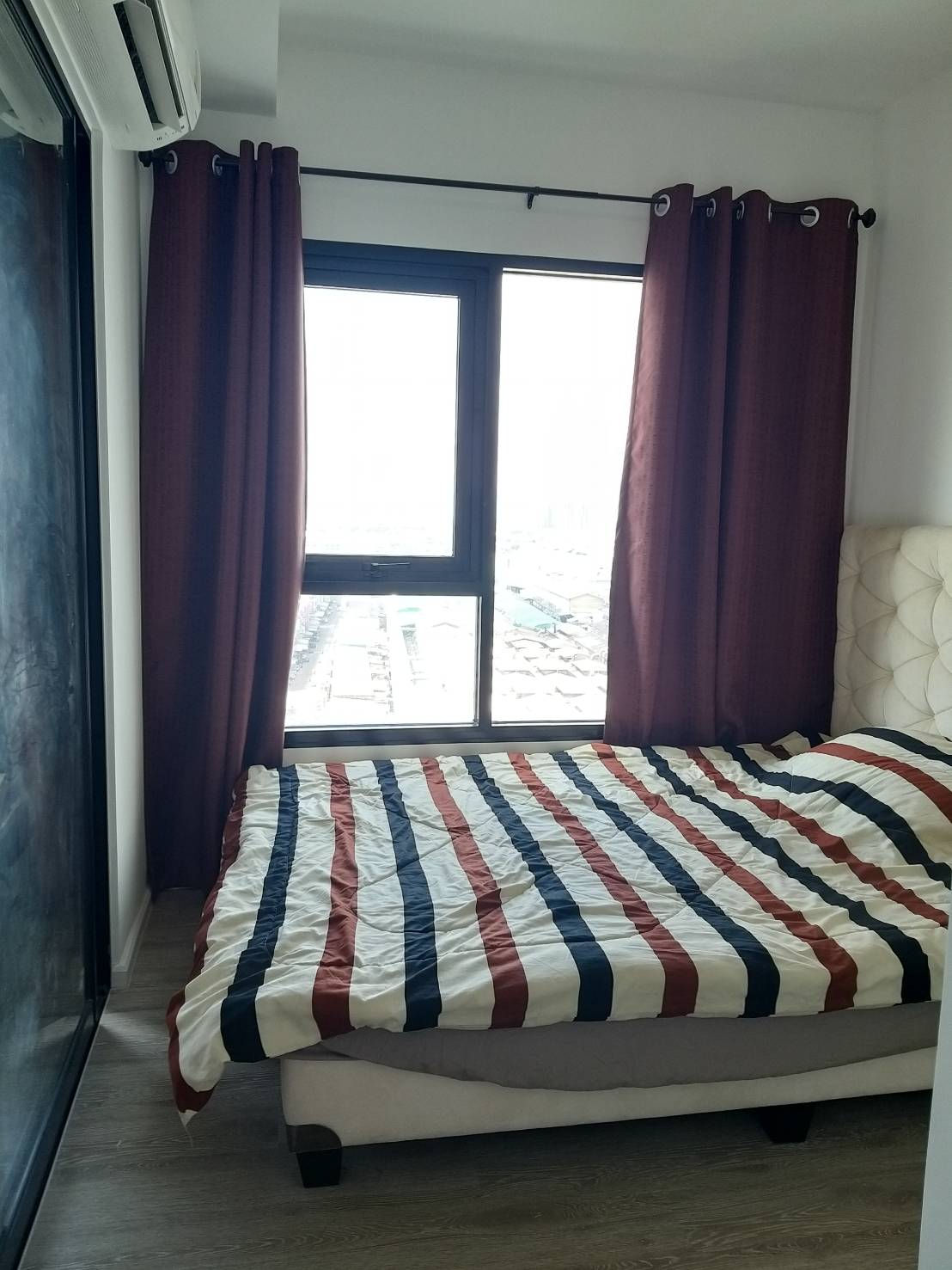 Kensington Sukhumvit - Theparak เตียงนอน.jpg