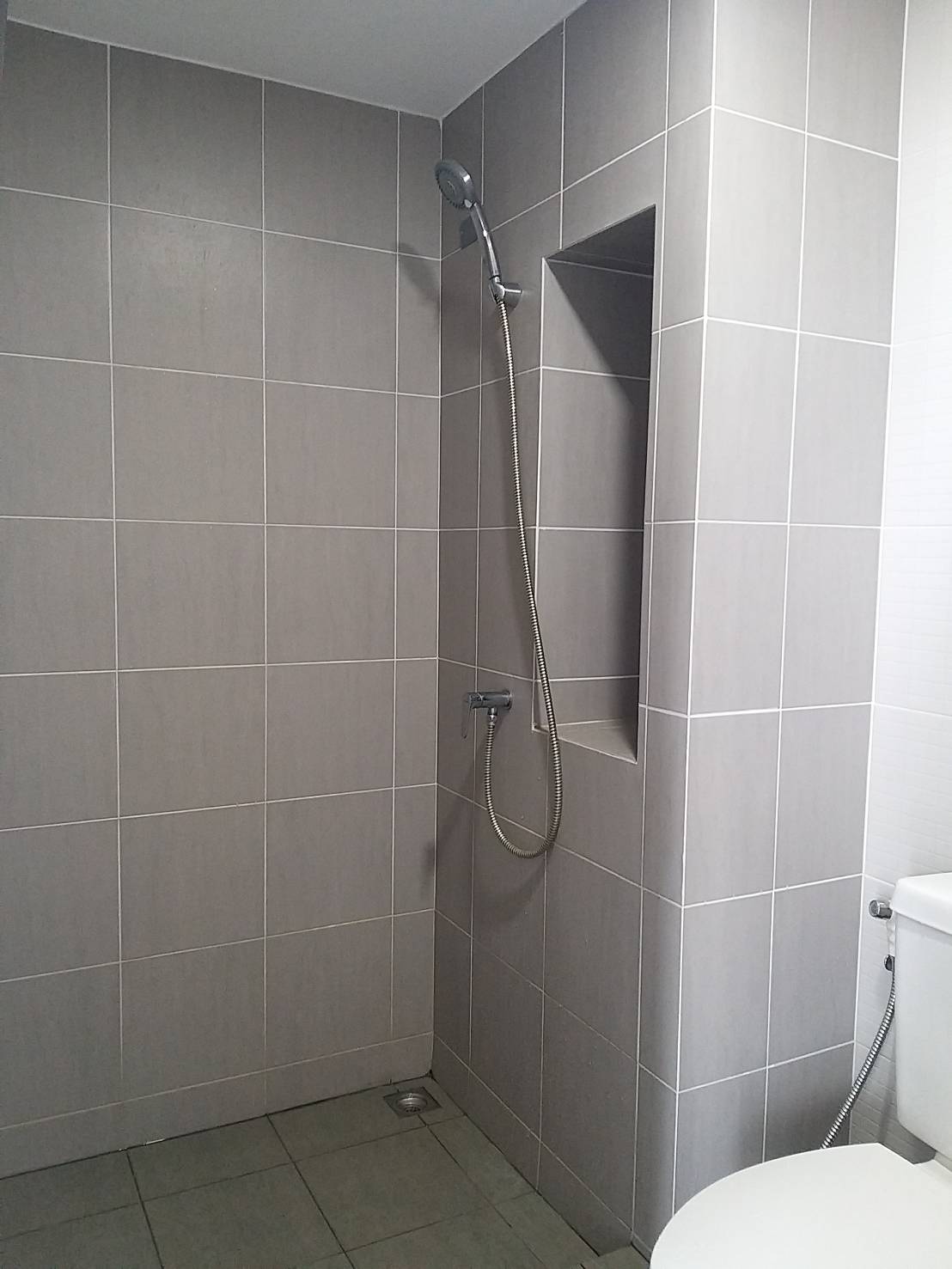 Kensington Sukhumvit - Theparak ห้องอาบน้ำ.jpg