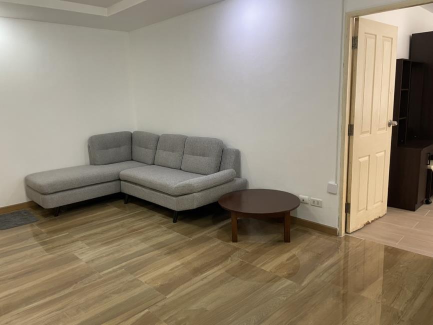 Happy Condo Ratchada 18 มุมโซฟา.jpg