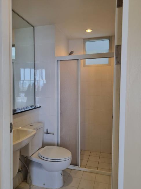 The Tree Bang Po Station ห้องน้ำ.jpg