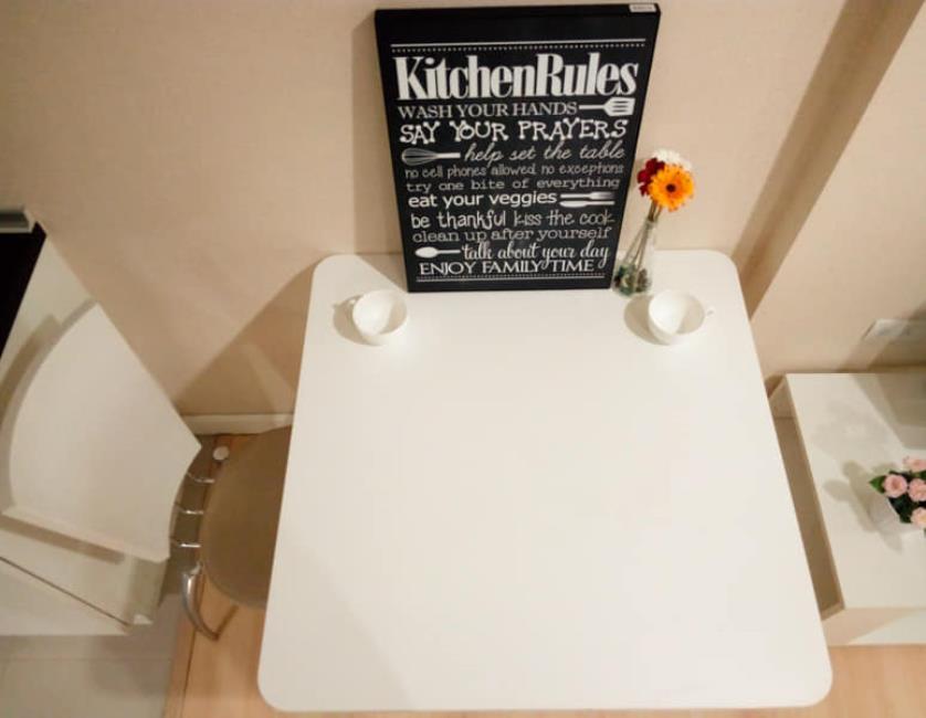 (แอท ซิตี้ สุขุมวิท 1011) โต๊ะกินข้าว.jpg