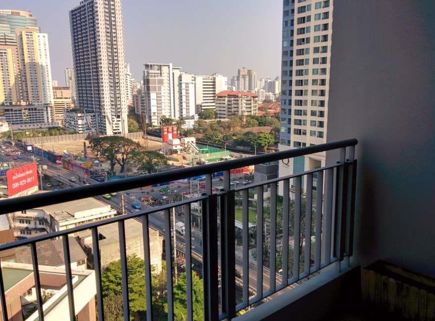 The Address Asoke ระเบียง.jpg