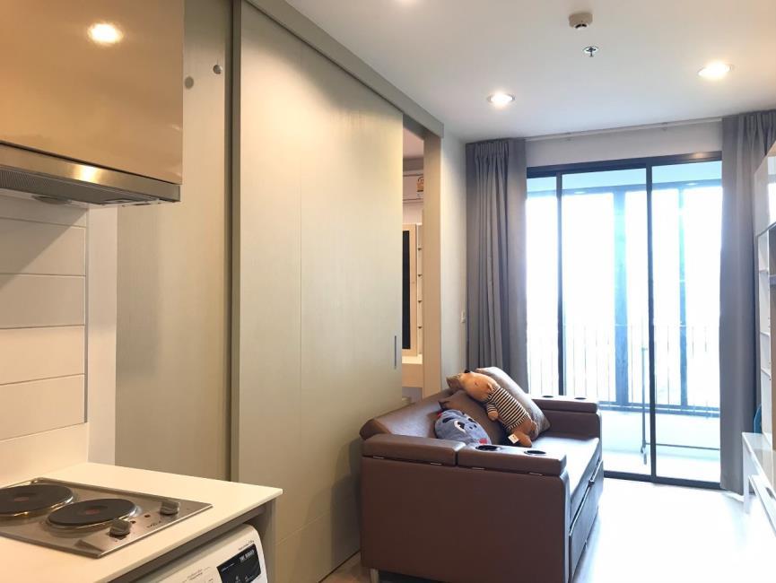 Ideo Q Ratchathewi มุมโซฟา.jpg