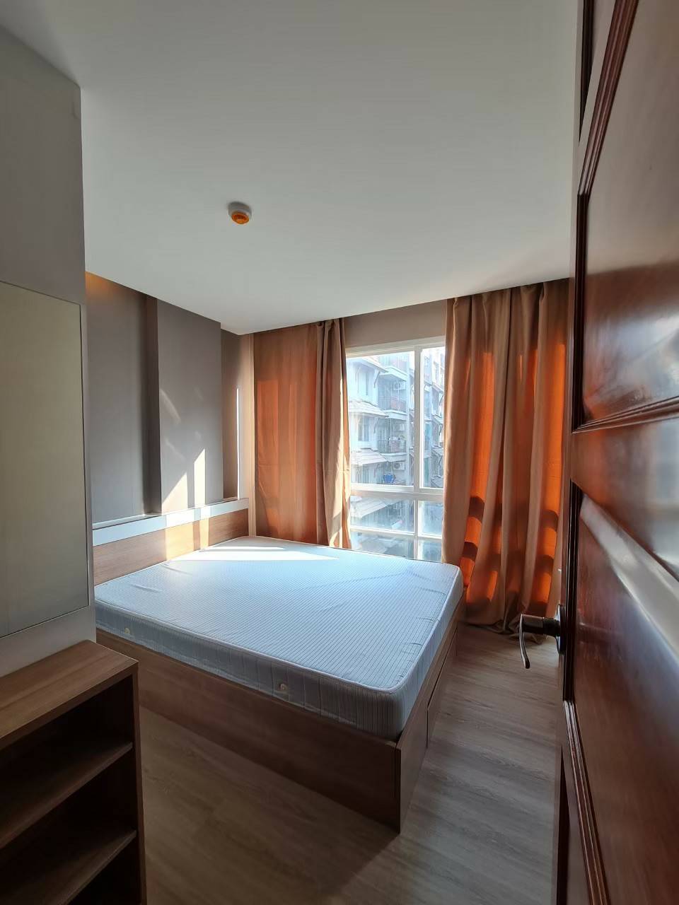 Emerald Residence Ratchada เตียงนอน (2).jpg