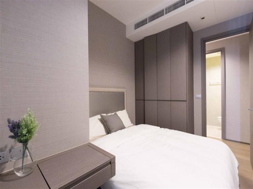 The Diplomat Sathorn เตียง (2).jpg