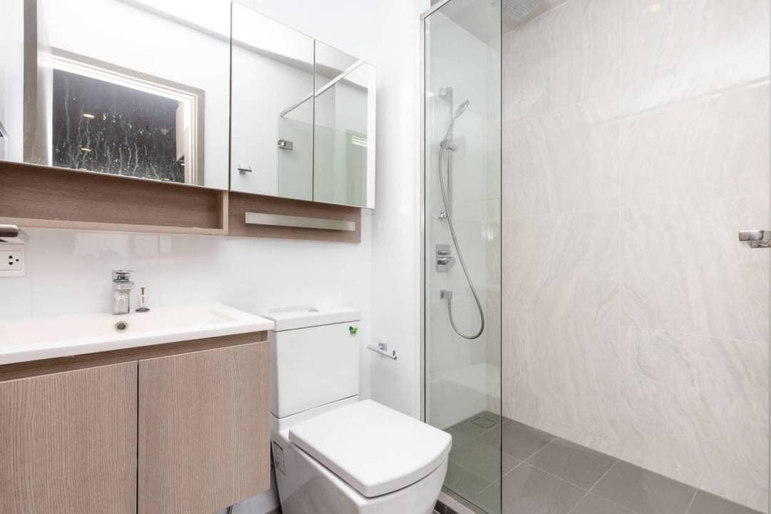 (เดอะ ไลน์ วงศ์สว่าง)  ห้องน้ำ.jpg