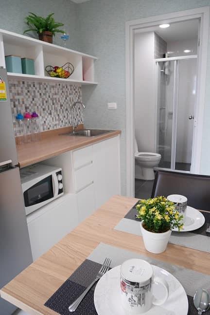 The Bella Condo Rama 2 โต๊ะอาหาร ครัว.jpg