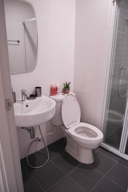 The Bella Condo Rama 2 ห้องน้ำ.jpg