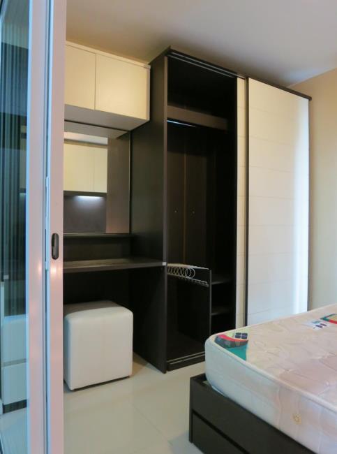 Metro Park Sathorn ตู้เสือ้ผ้า.jpg