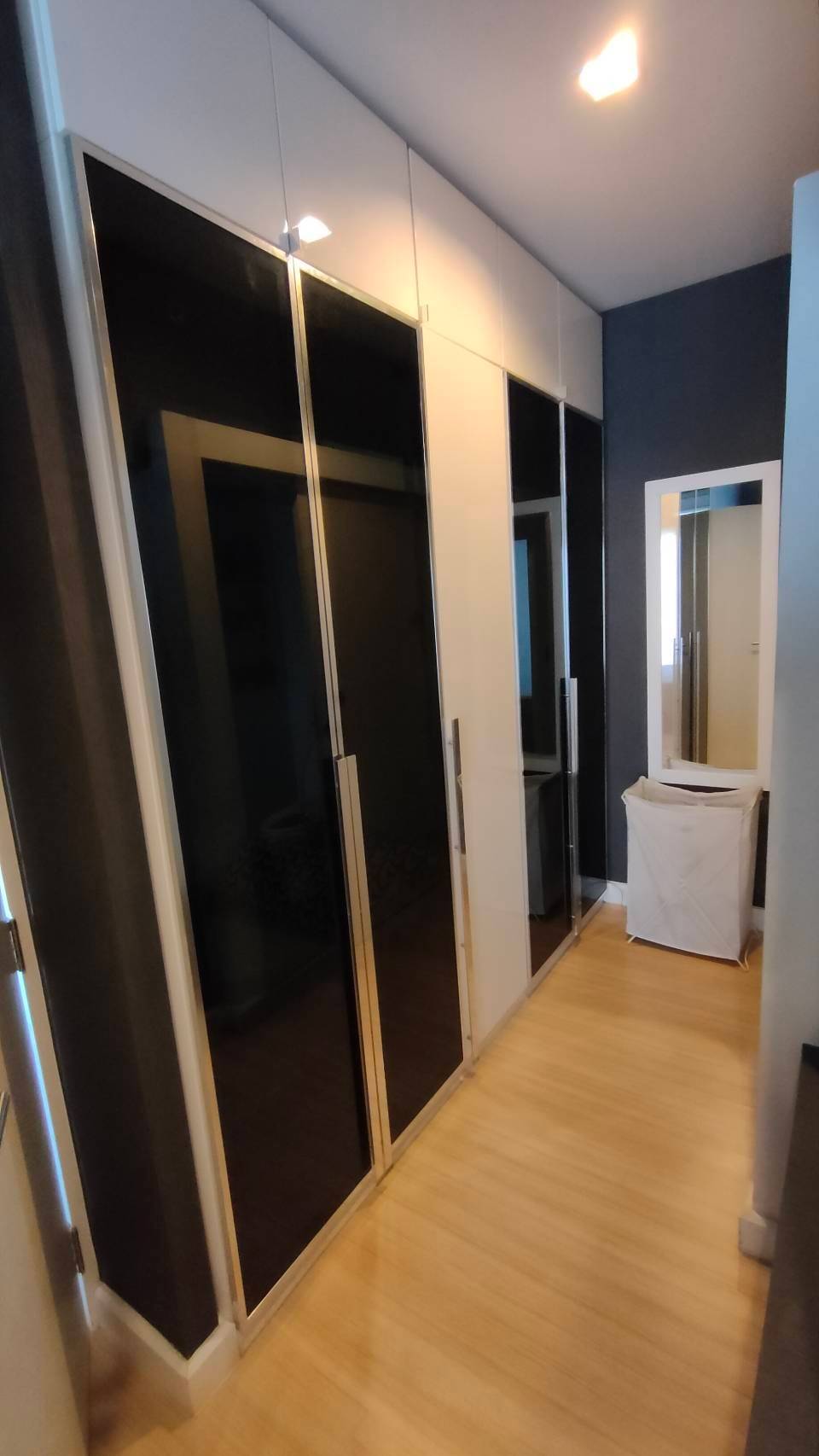 The Seed Mingle Sathorn - Suanplu ตู้เสื้อผ้า.jpg