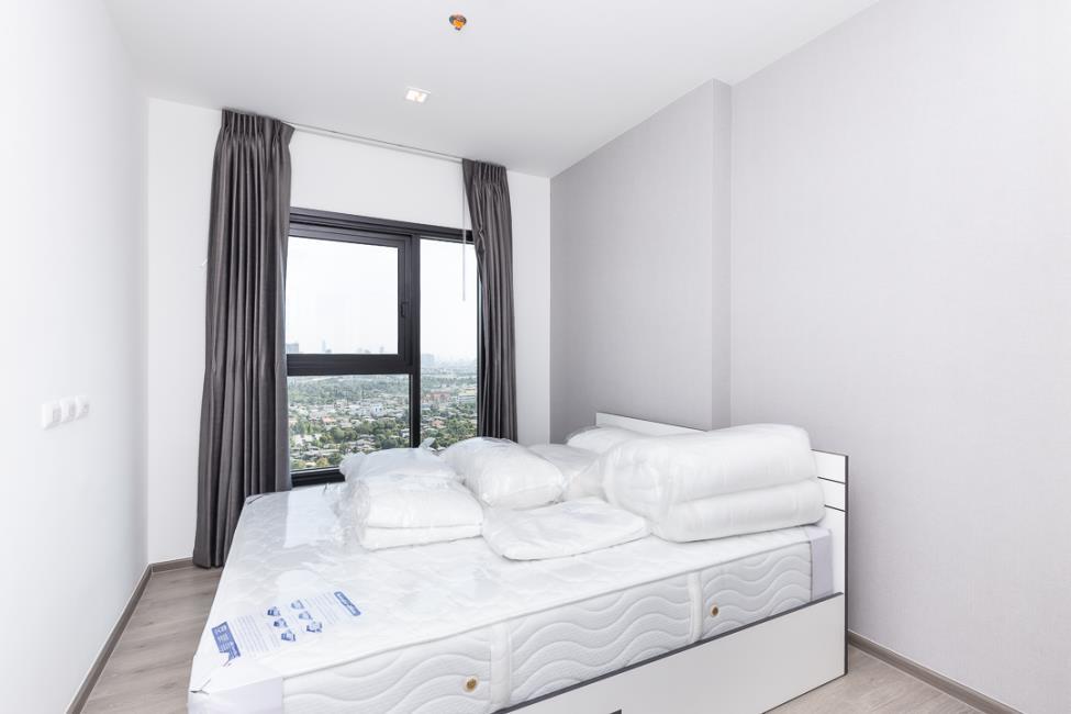 The Base Phetkasem เตียงนอน.JPG