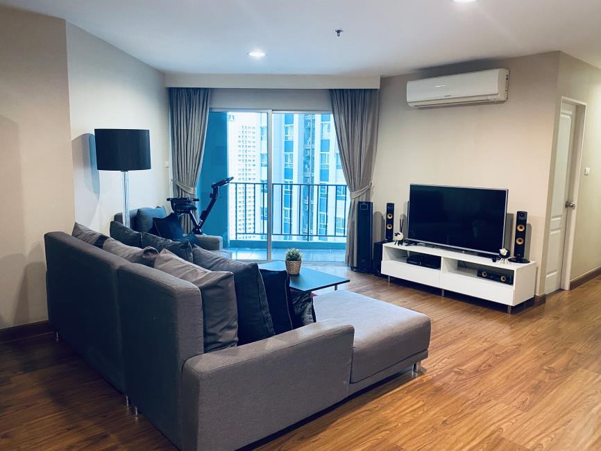 Belle Grand Rama IX โซฟา ทีวี.jpg