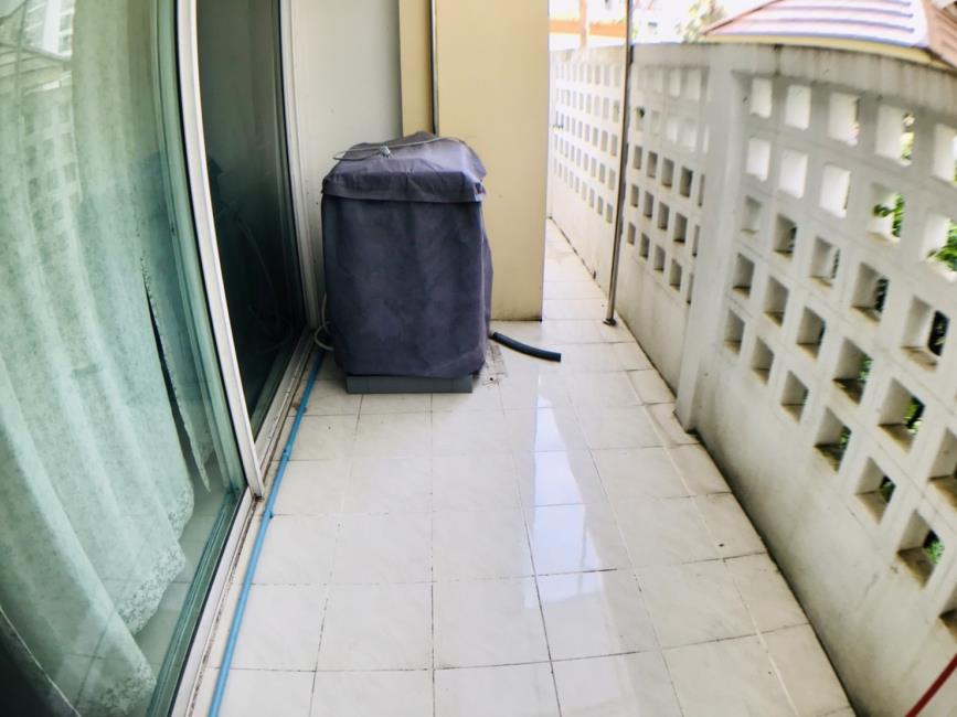 Metro Park Sathorn มุมระเบียง.jpg