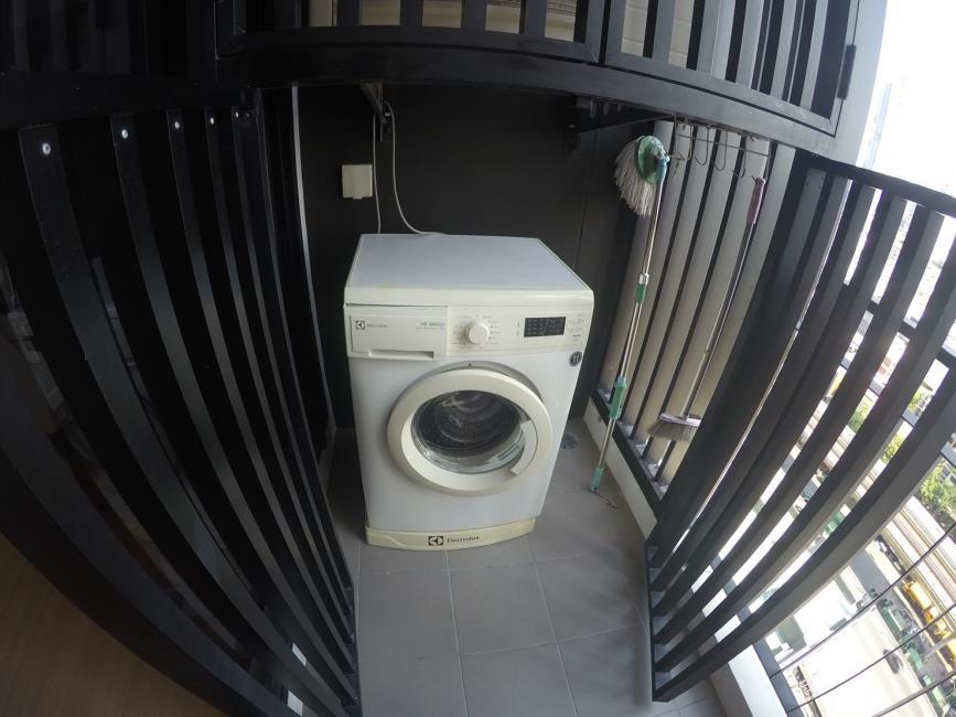 (เออร์บาโน่ แอบโซลูท สาทร-ตากสิน) เครื่องซักผ้า.jpg