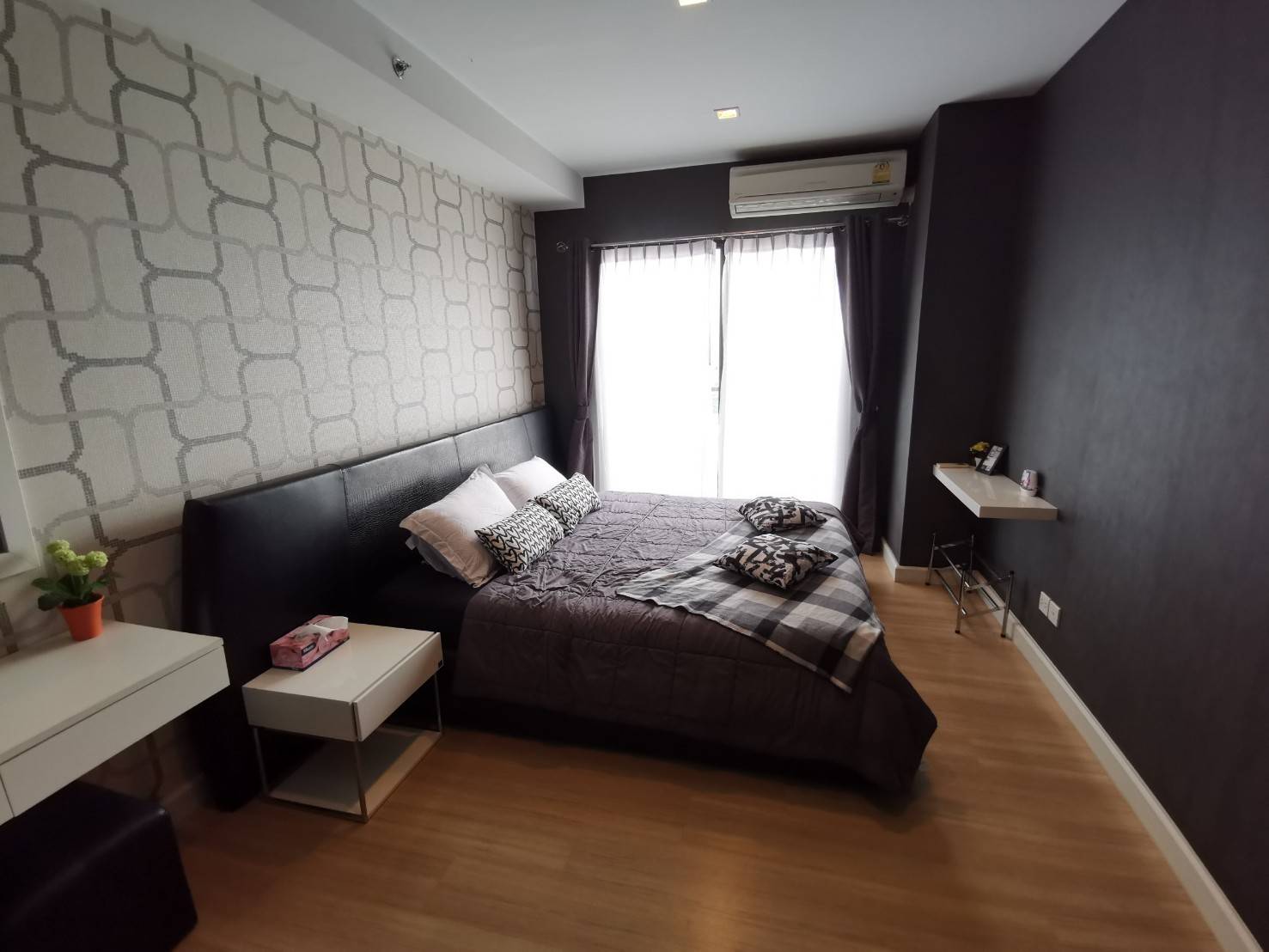 The Seed Mingle Sathorn - Suanplu เตียงนอน.jpg