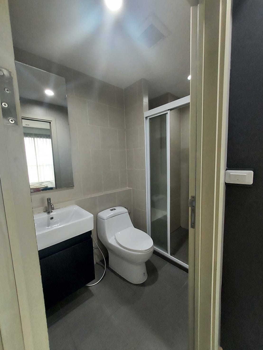 (เดอะ เบส พระราม 9-รามคำแหง) ห้องน้ำ (2).jpg